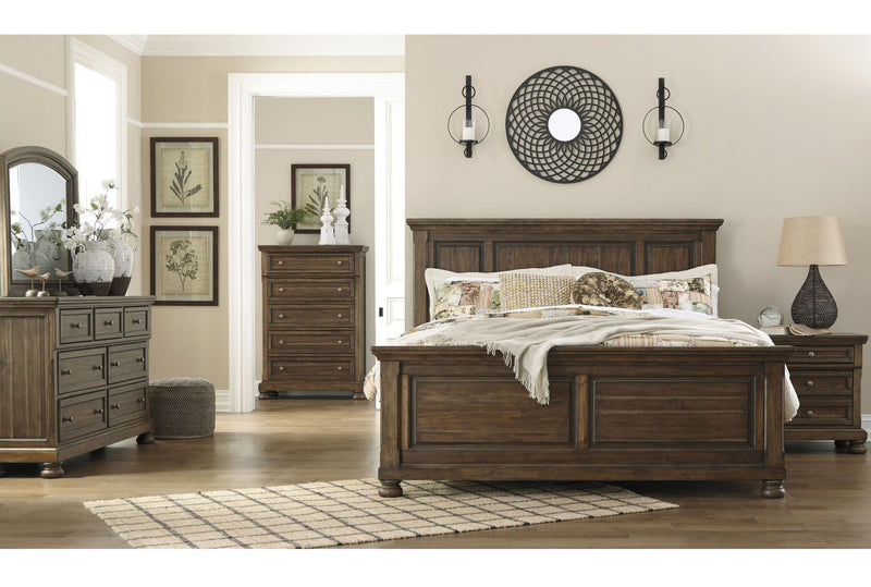 Flynnter Traditional Panel Bedroom Set